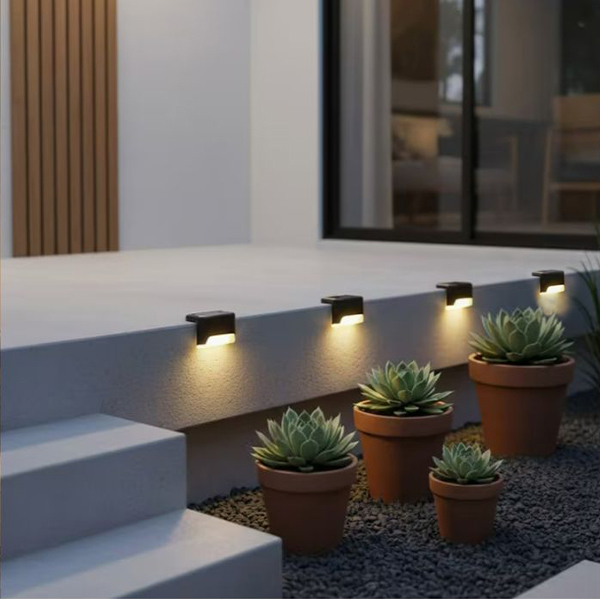 LED solarno ivično svetlo – 4 komada - Izdvajamo iz ponude